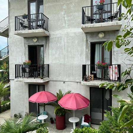 ציחיסדזירי Family Hotel Our House מראה חיצוני תמונה