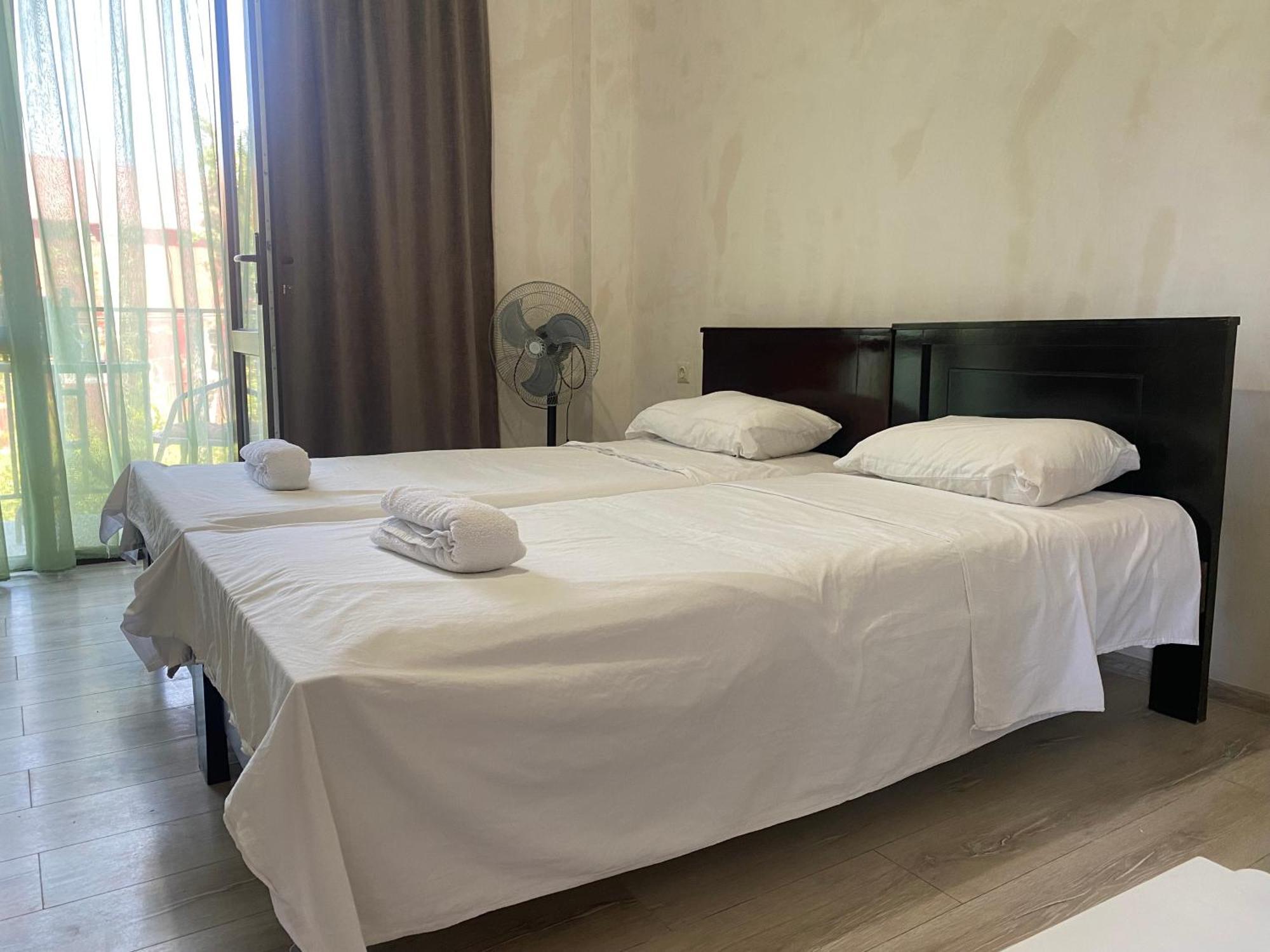 ציחיסדזירי Family Hotel Our House מראה חיצוני תמונה