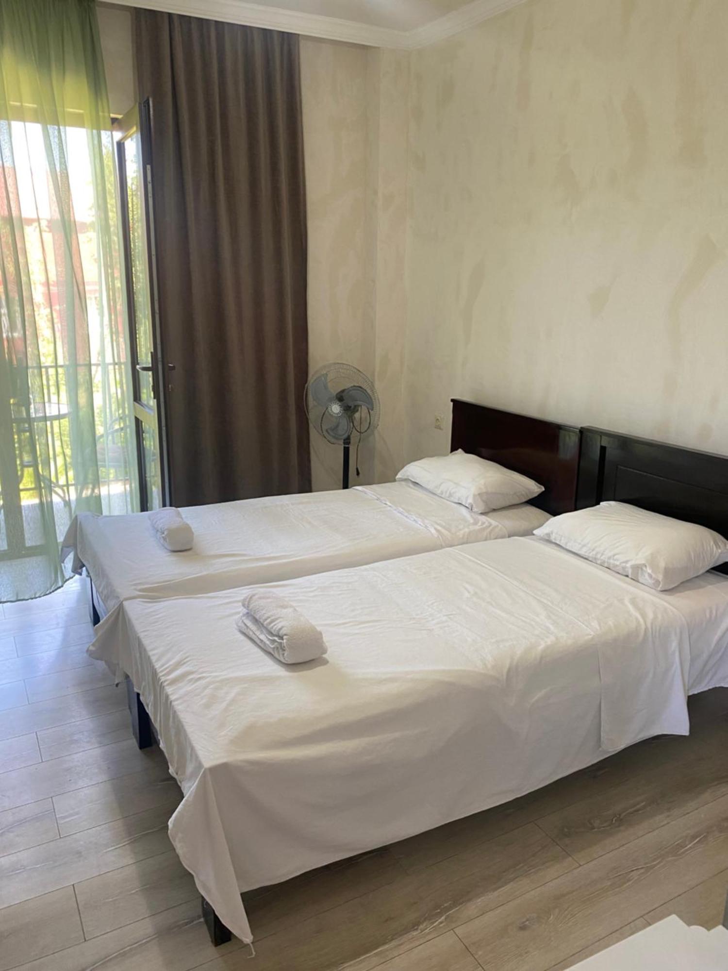 ציחיסדזירי Family Hotel Our House מראה חיצוני תמונה