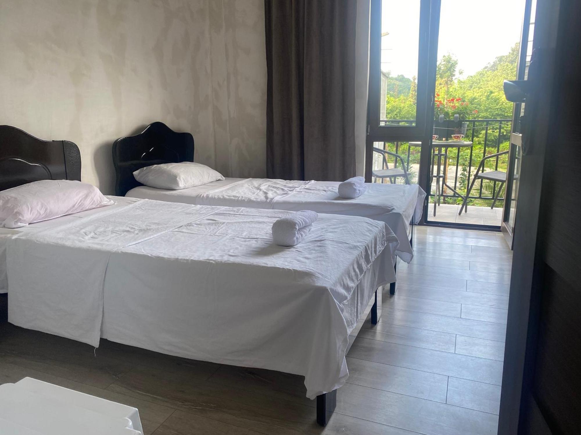 ציחיסדזירי Family Hotel Our House מראה חיצוני תמונה