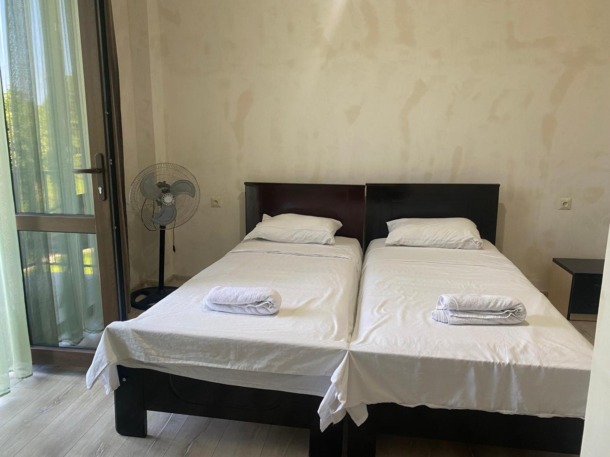 ציחיסדזירי Family Hotel Our House מראה חיצוני תמונה