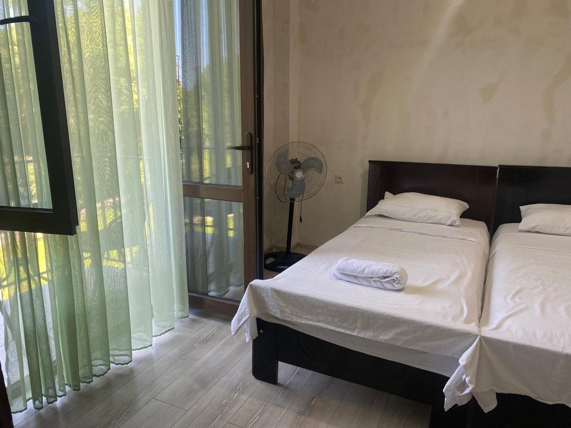 ציחיסדזירי Family Hotel Our House מראה חיצוני תמונה