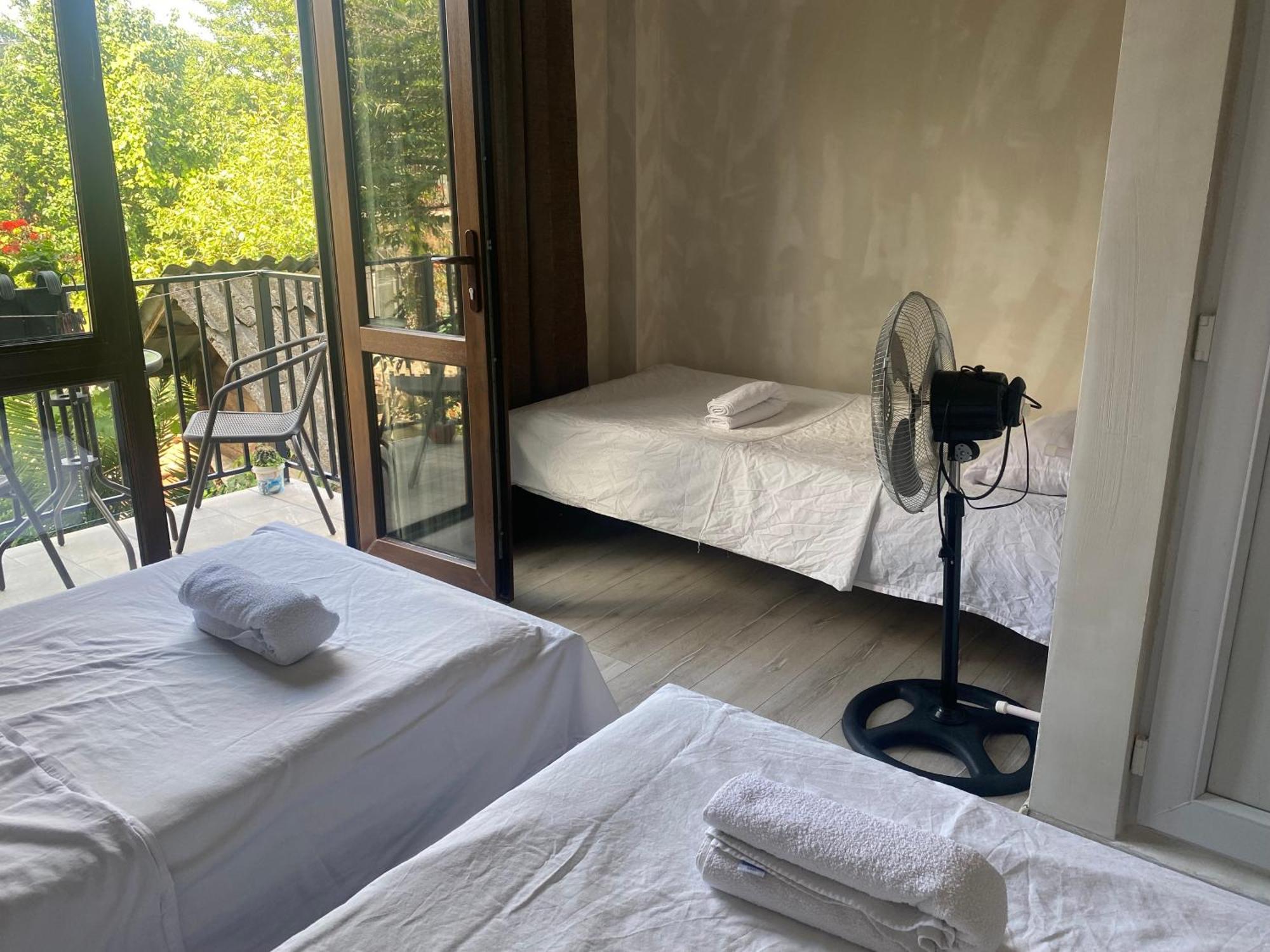 ציחיסדזירי Family Hotel Our House מראה חיצוני תמונה