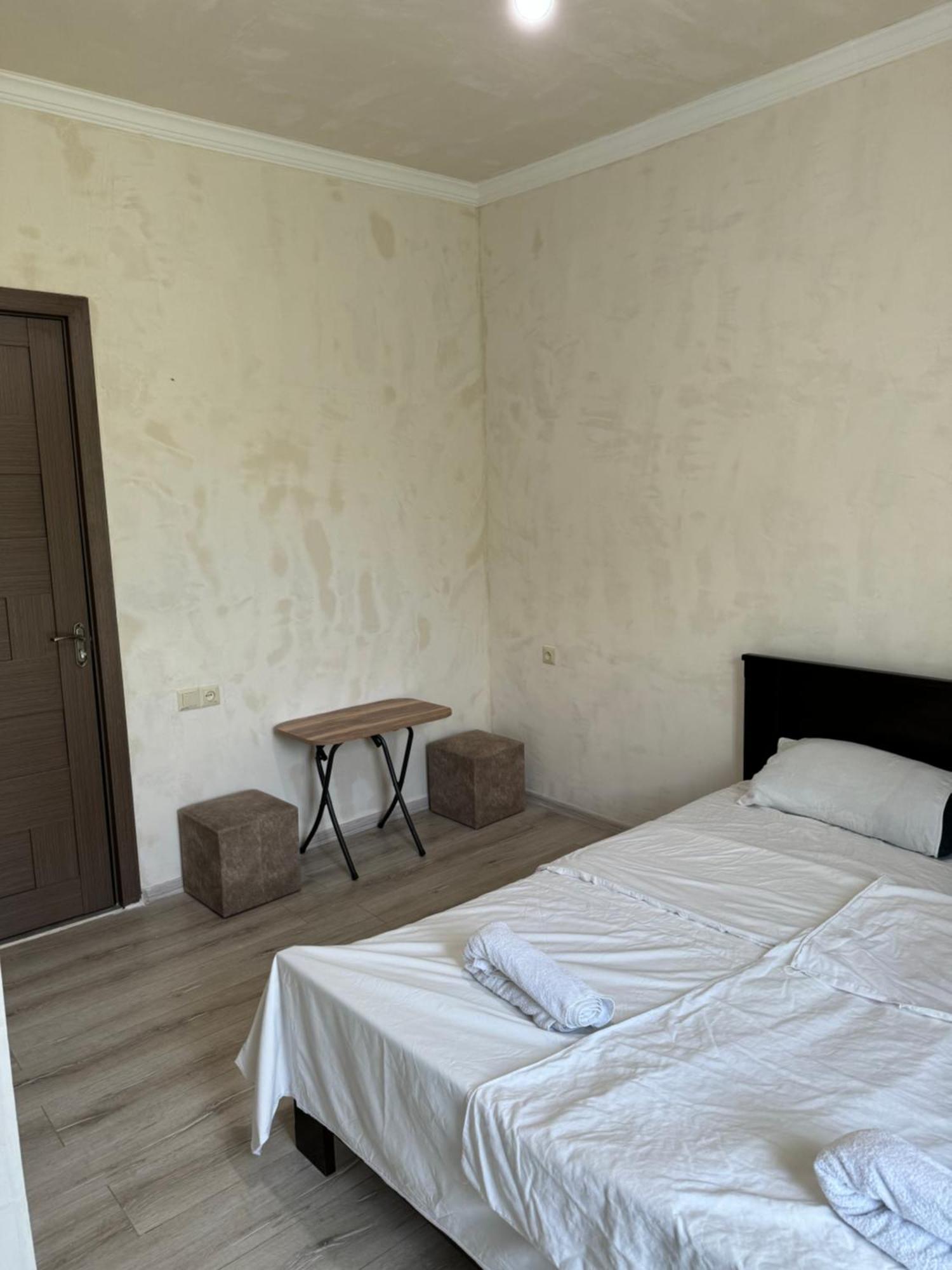 ציחיסדזירי Family Hotel Our House מראה חיצוני תמונה