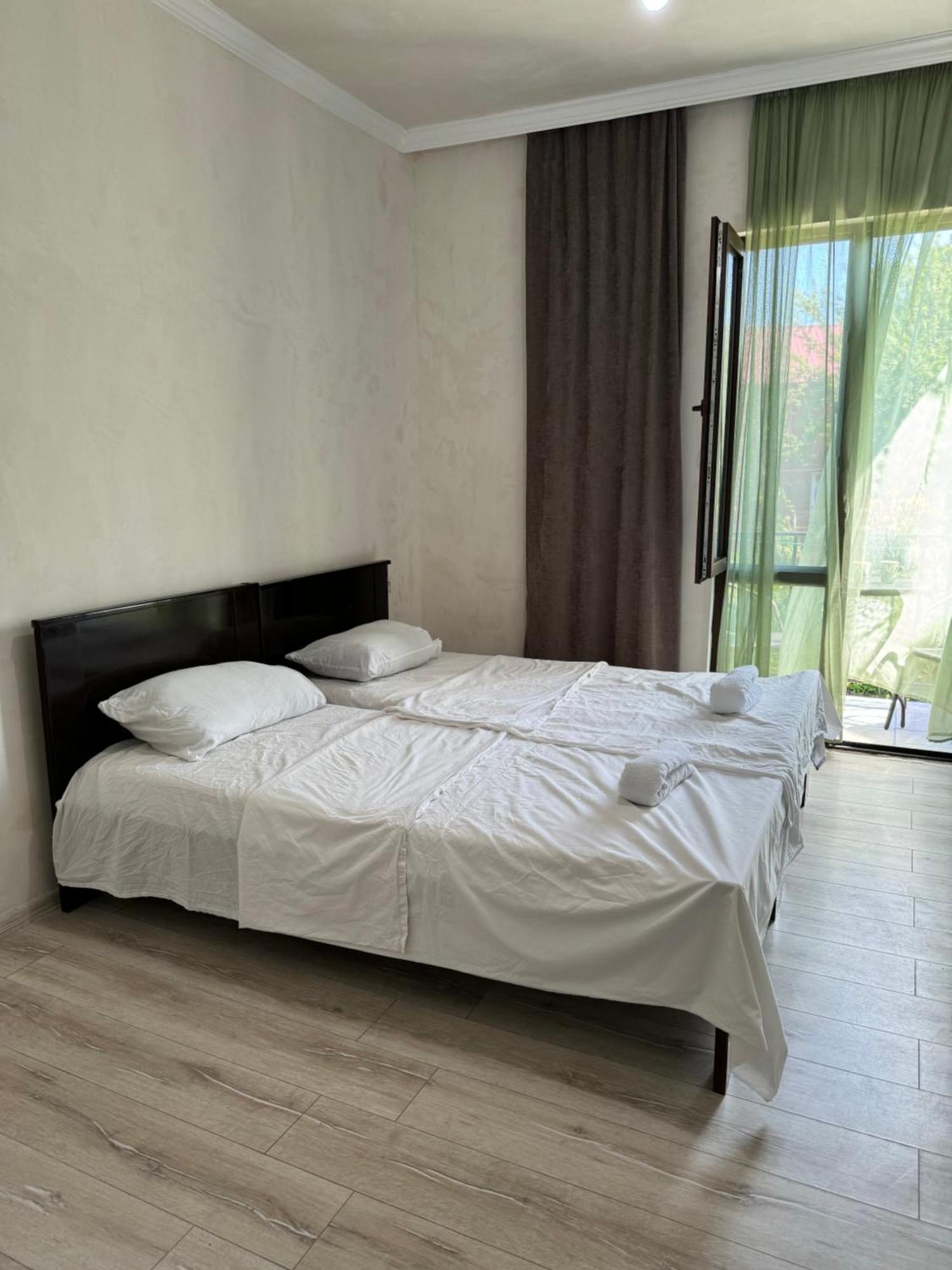 ציחיסדזירי Family Hotel Our House מראה חיצוני תמונה