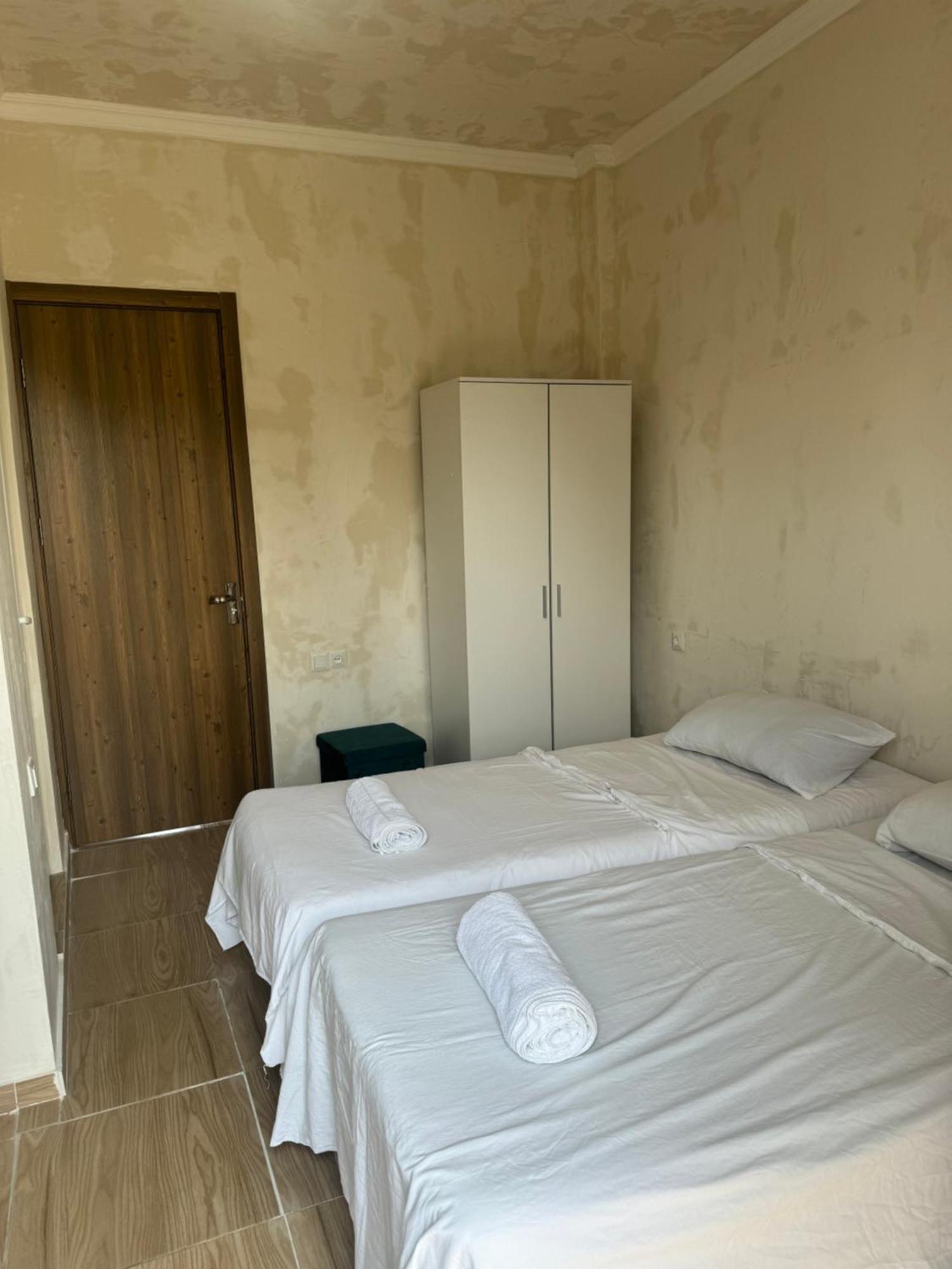 ציחיסדזירי Family Hotel Our House מראה חיצוני תמונה