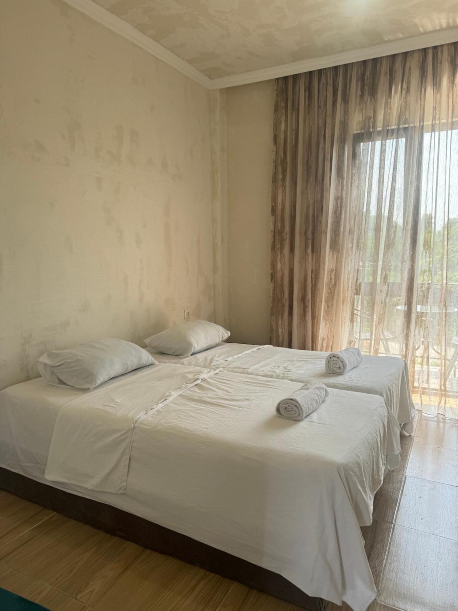 ציחיסדזירי Family Hotel Our House מראה חיצוני תמונה