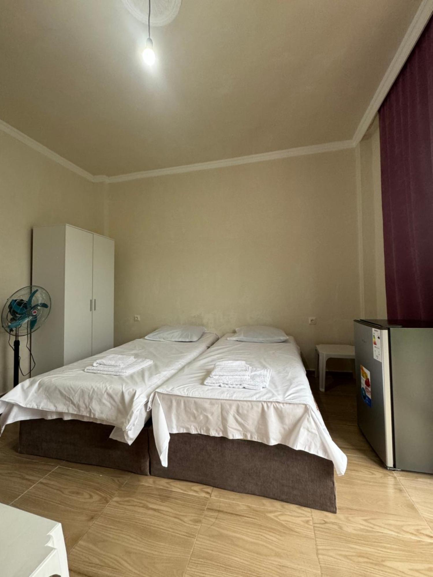 ציחיסדזירי Family Hotel Our House מראה חיצוני תמונה