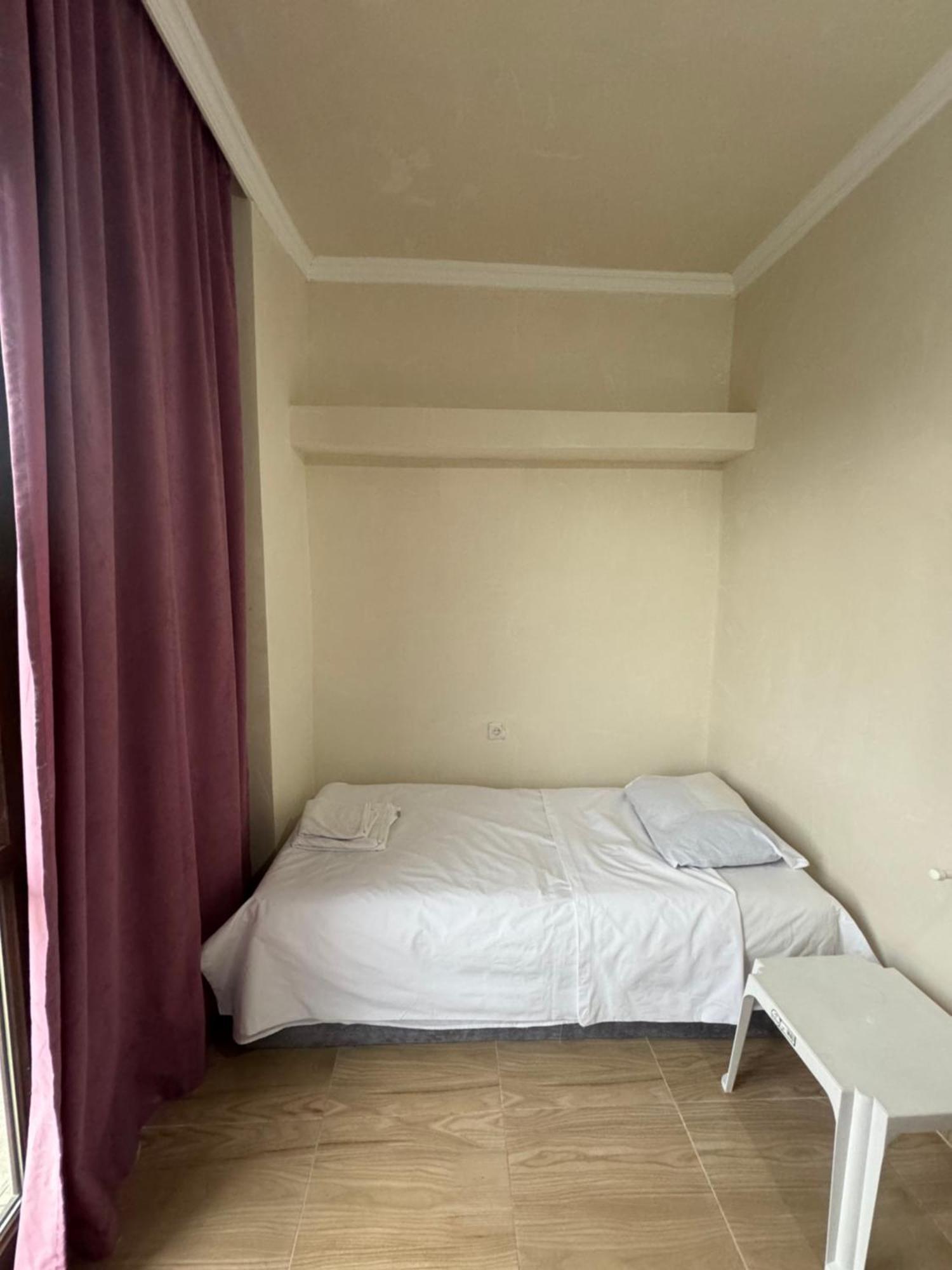 ציחיסדזירי Family Hotel Our House מראה חיצוני תמונה