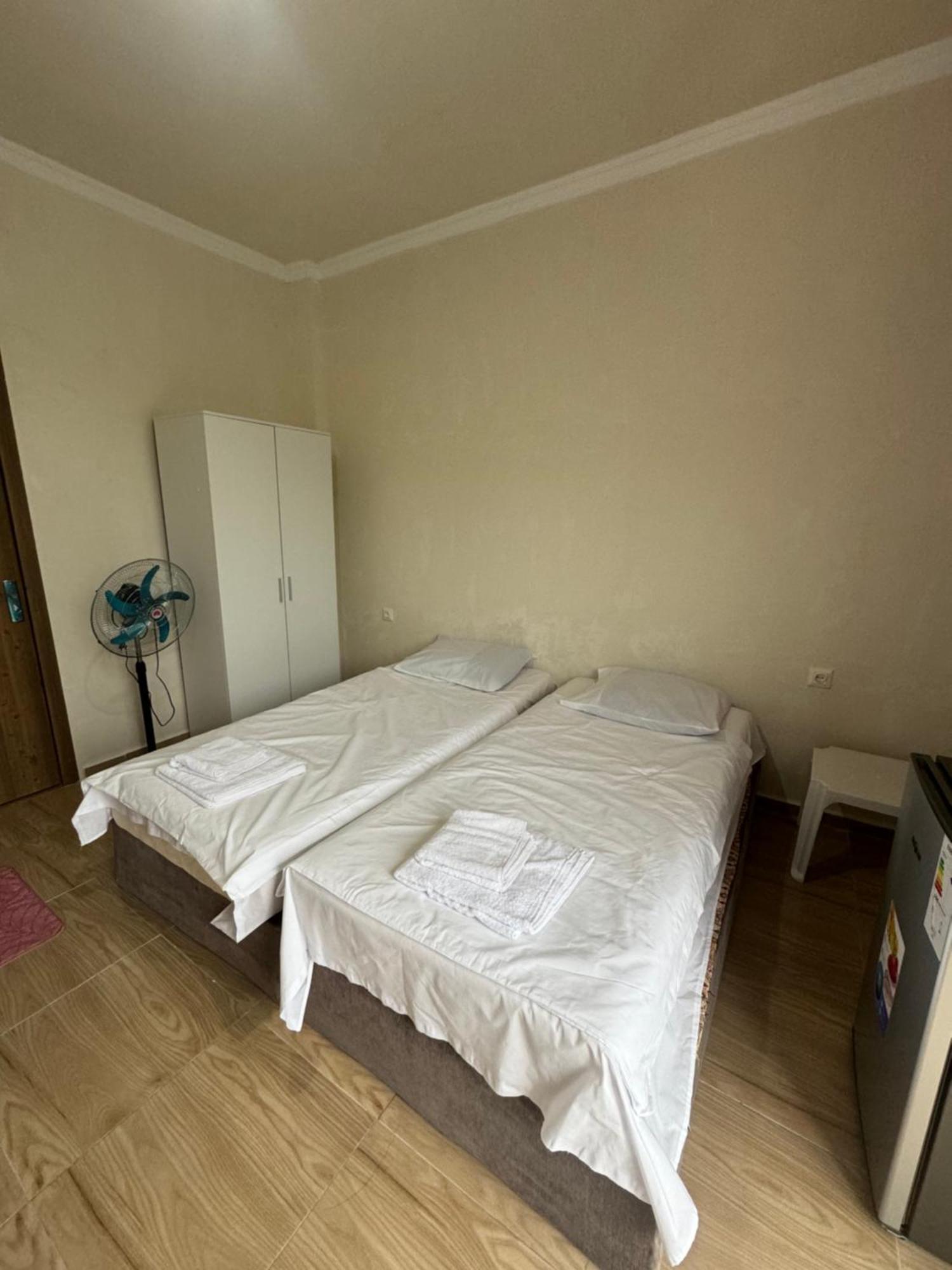 ציחיסדזירי Family Hotel Our House מראה חיצוני תמונה
