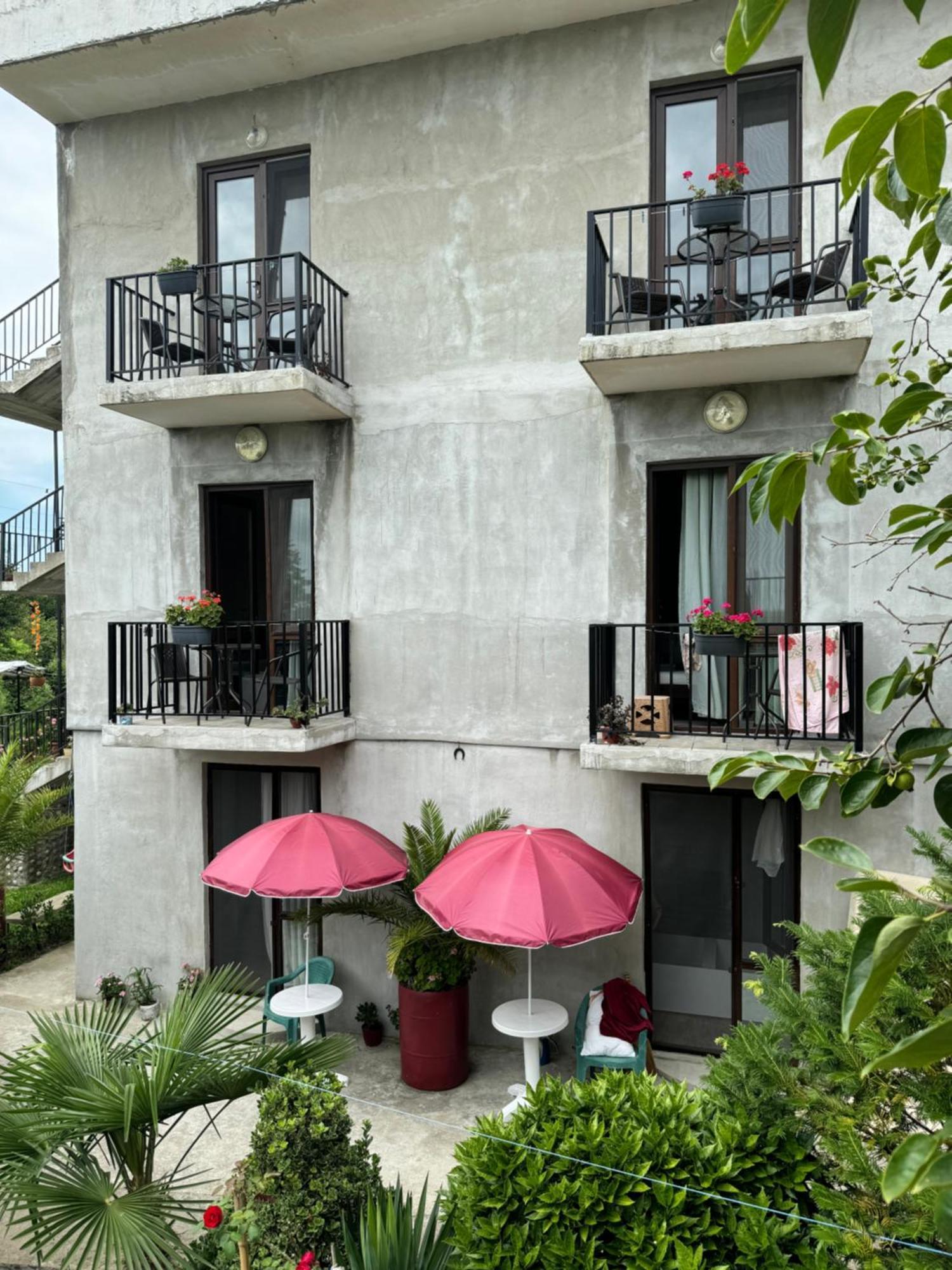 ציחיסדזירי Family Hotel Our House מראה חיצוני תמונה