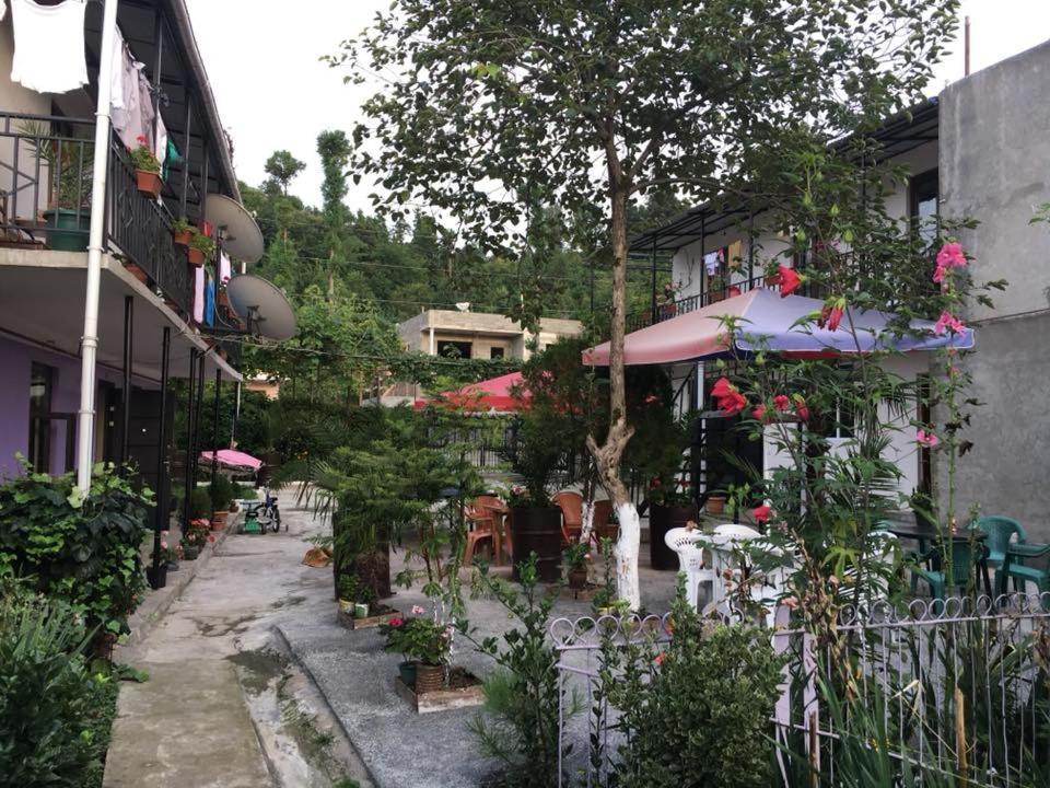 ציחיסדזירי Family Hotel Our House מראה חיצוני תמונה